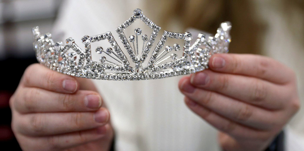 SHS pageant winner receives crown after 55 years