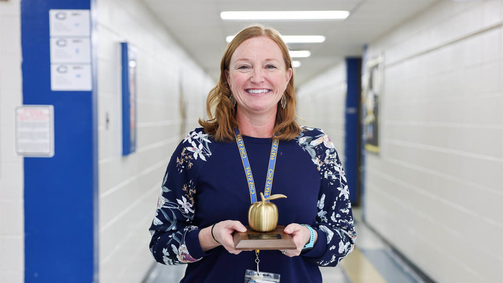 Mrs. Hastings Awarded Golden Apple