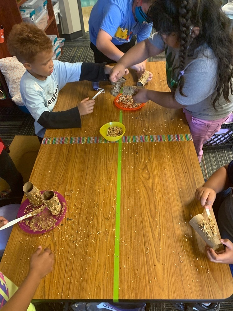 Me. Hollingsworth’s 1 graders and Mrs. Bonham’s 3rd graders worked together to make bird feeders for our garden!