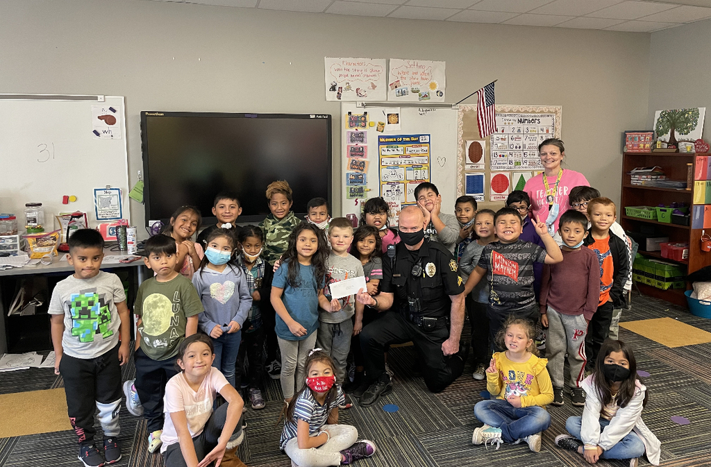 At Knapp, we are blessed with the BEST SRO there is! Officer Hignite, we can't say thank you enough for all you do for our students, staff, and school. We LOVE you!!👮‍♂️💙