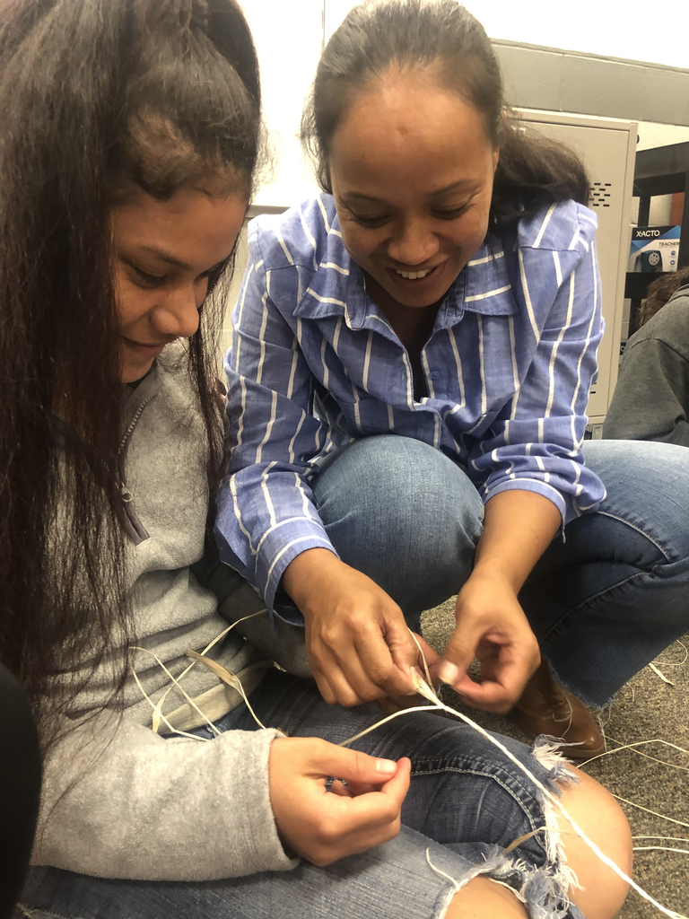 Carlnis Jerry from the Marshallese Education Initiative and her mom came to teach the Community Service and Leadership girls group how to make traditional Marshallese jewelry. These necklaces will be given to guest speakers as thank you gifts. ☀️